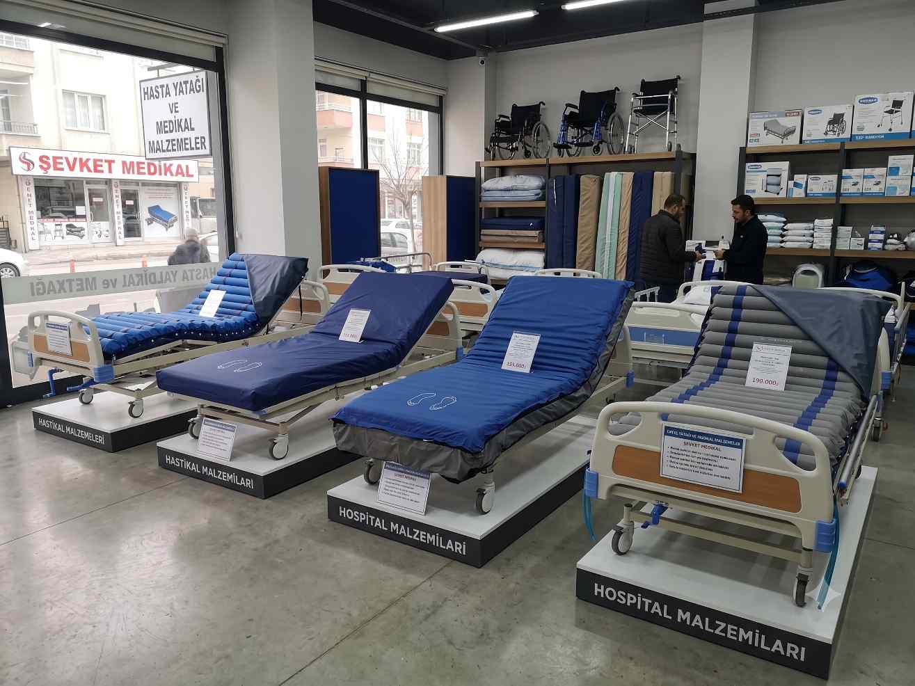 Havalı yatak modelleri teşhir mağazası